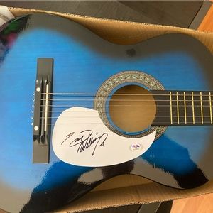 HeyWilliams Junior signed. guitar
